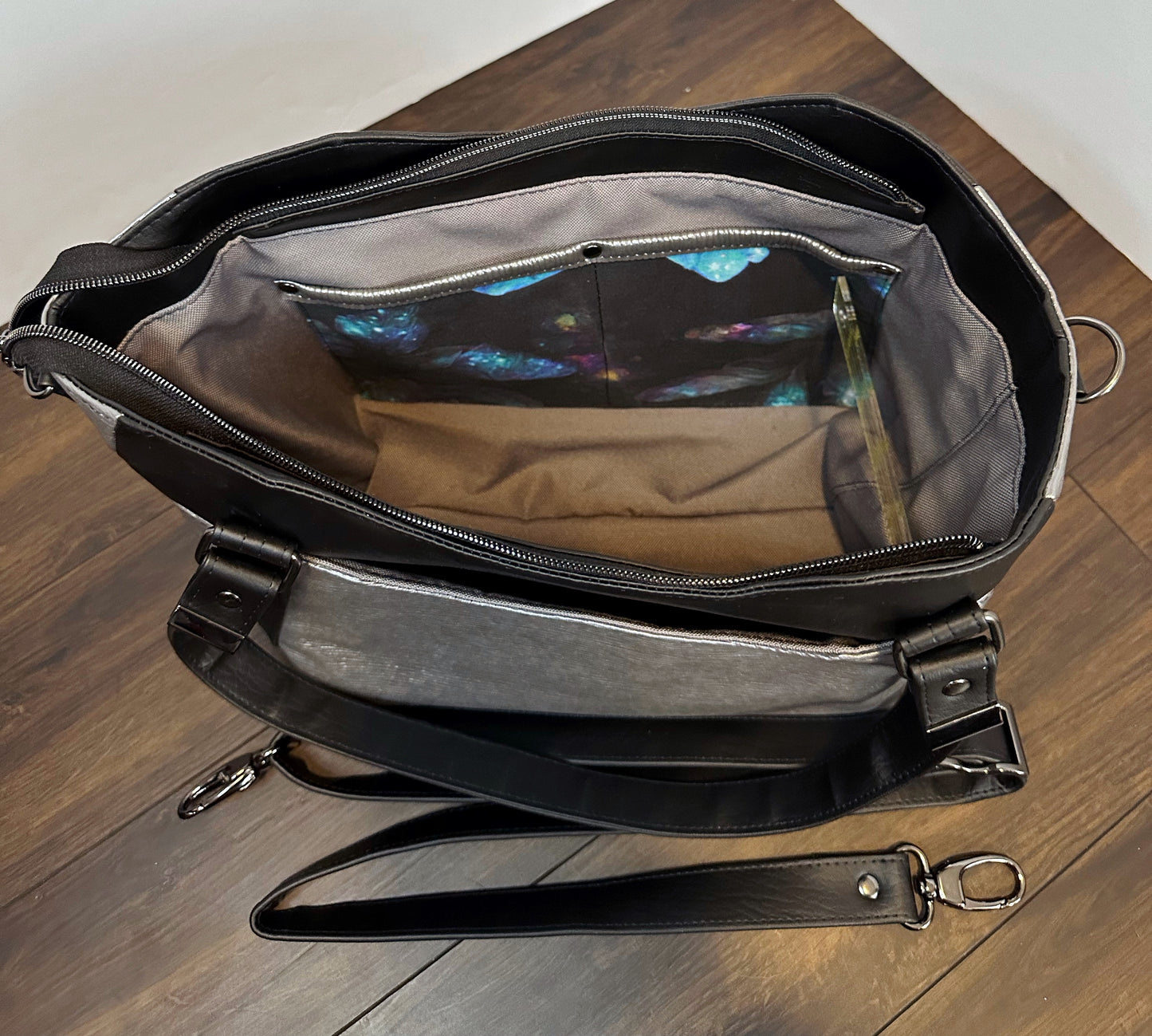 Hiraeth Handbag - Silver and Black
