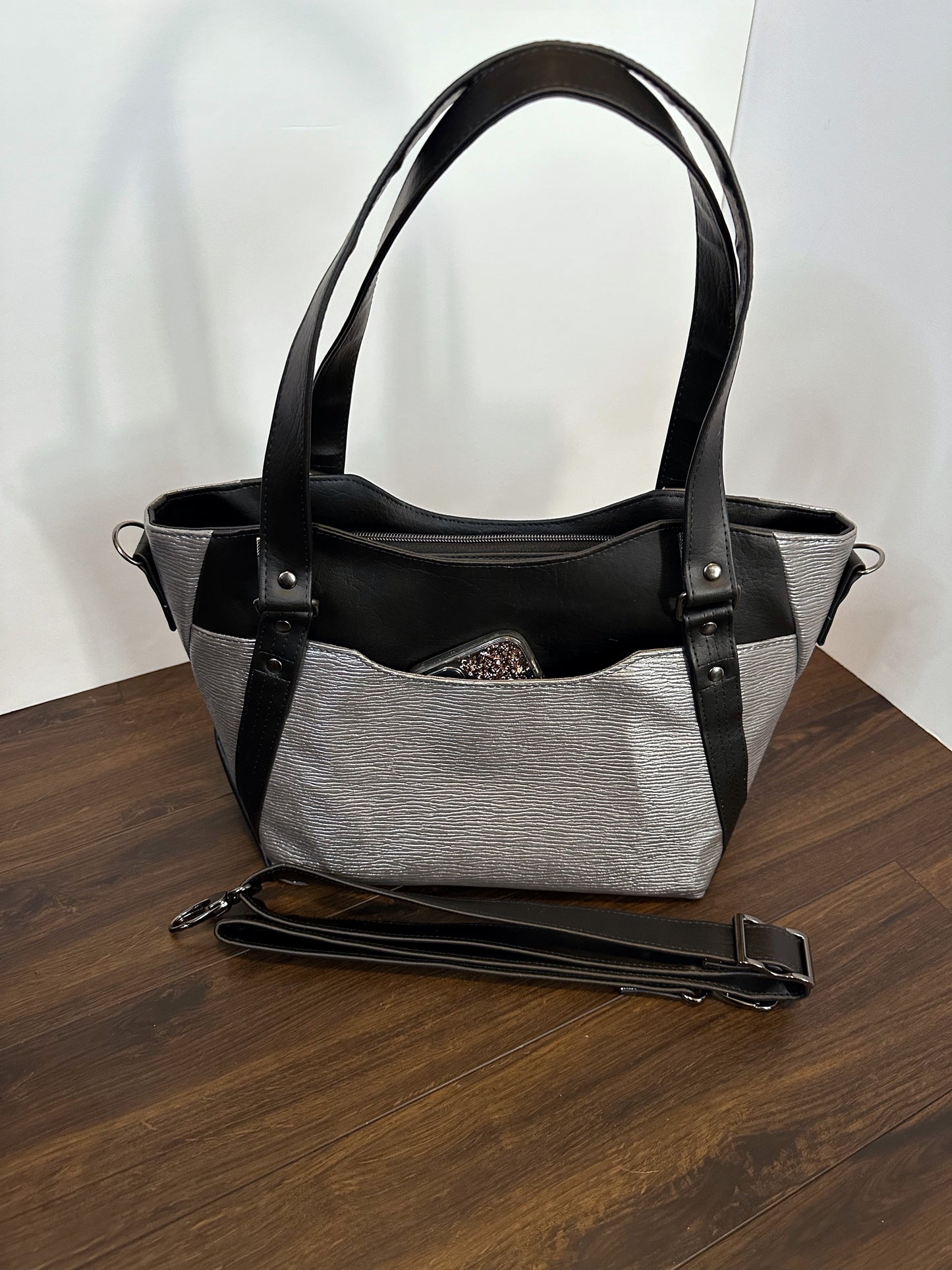 Hiraeth Handbag - Silver and Black
