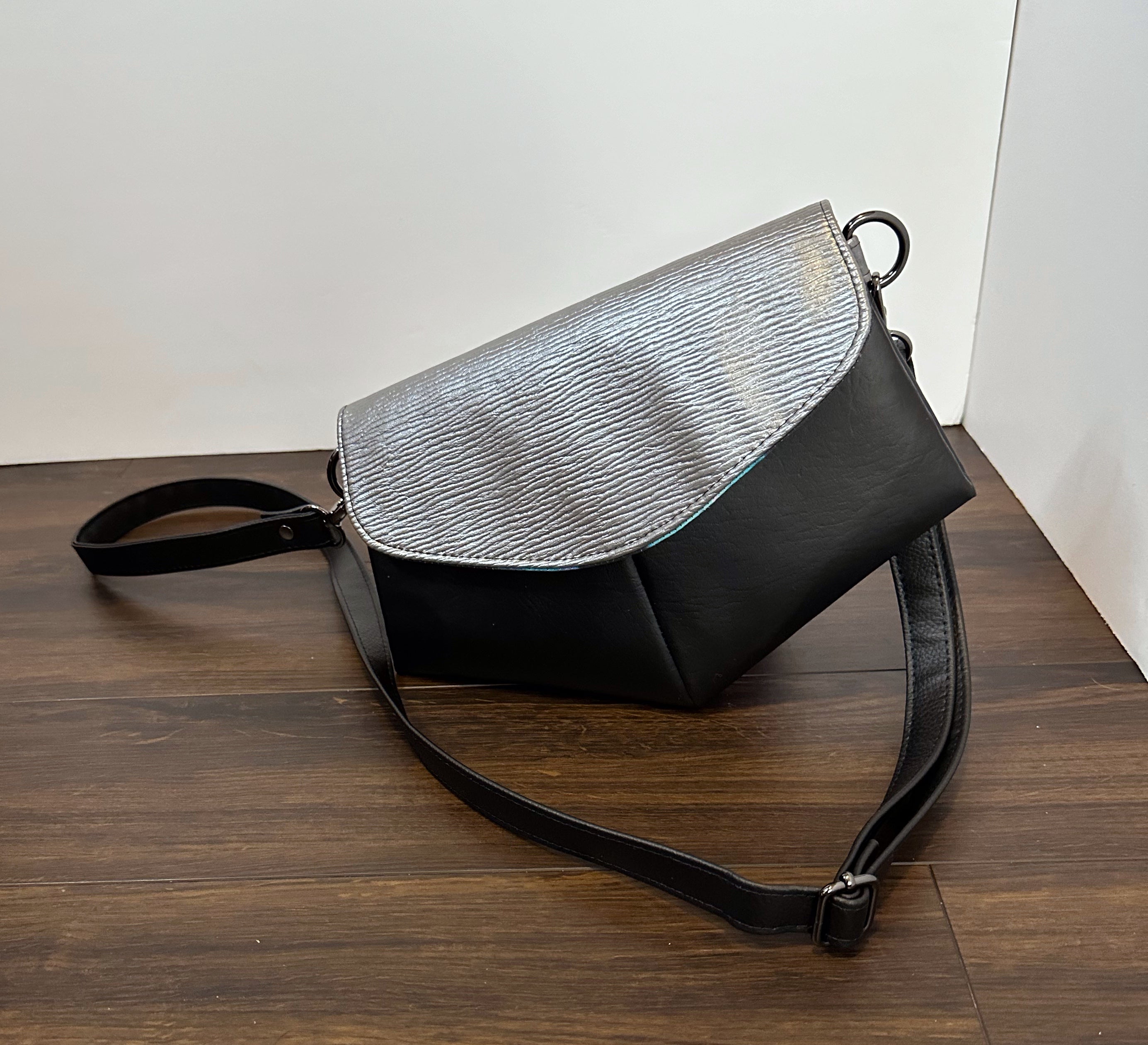 Sac bandoulière Skye - Argent et noir